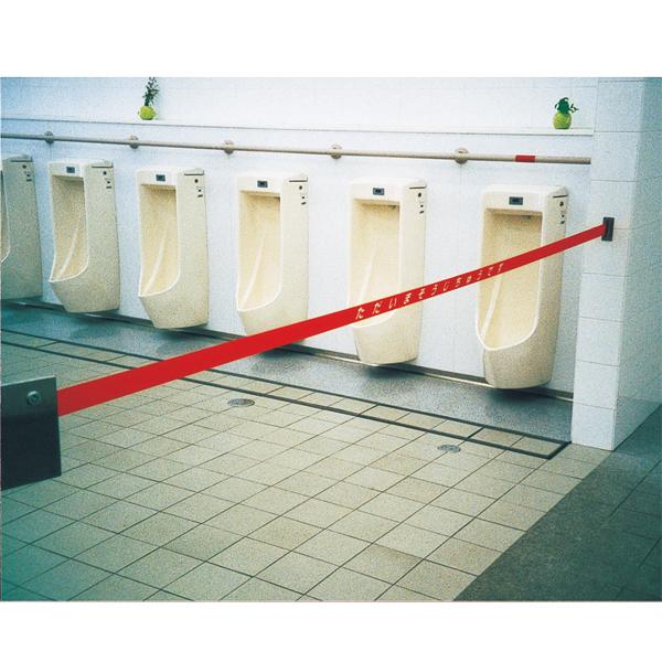 【使用例】トイレの清掃の際に。 ベルトポールパーティションが設置できないような場所にはオススメです。