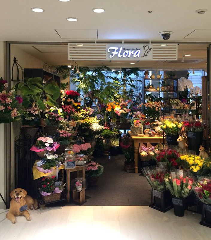 マーケティングと効率のいい駅構内狭小店舗デザインで来客の多いお花屋さん創り 小売 店舗デザイン 店舗設計施工 のことなら賑わいシゴト